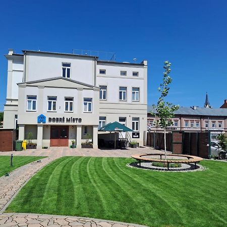 Dobre Misto Hotel Кърнов Екстериор снимка