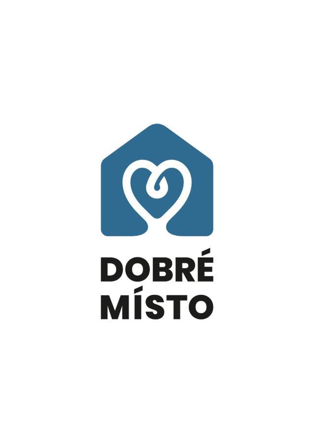 Dobre Misto Hotel Кърнов Екстериор снимка