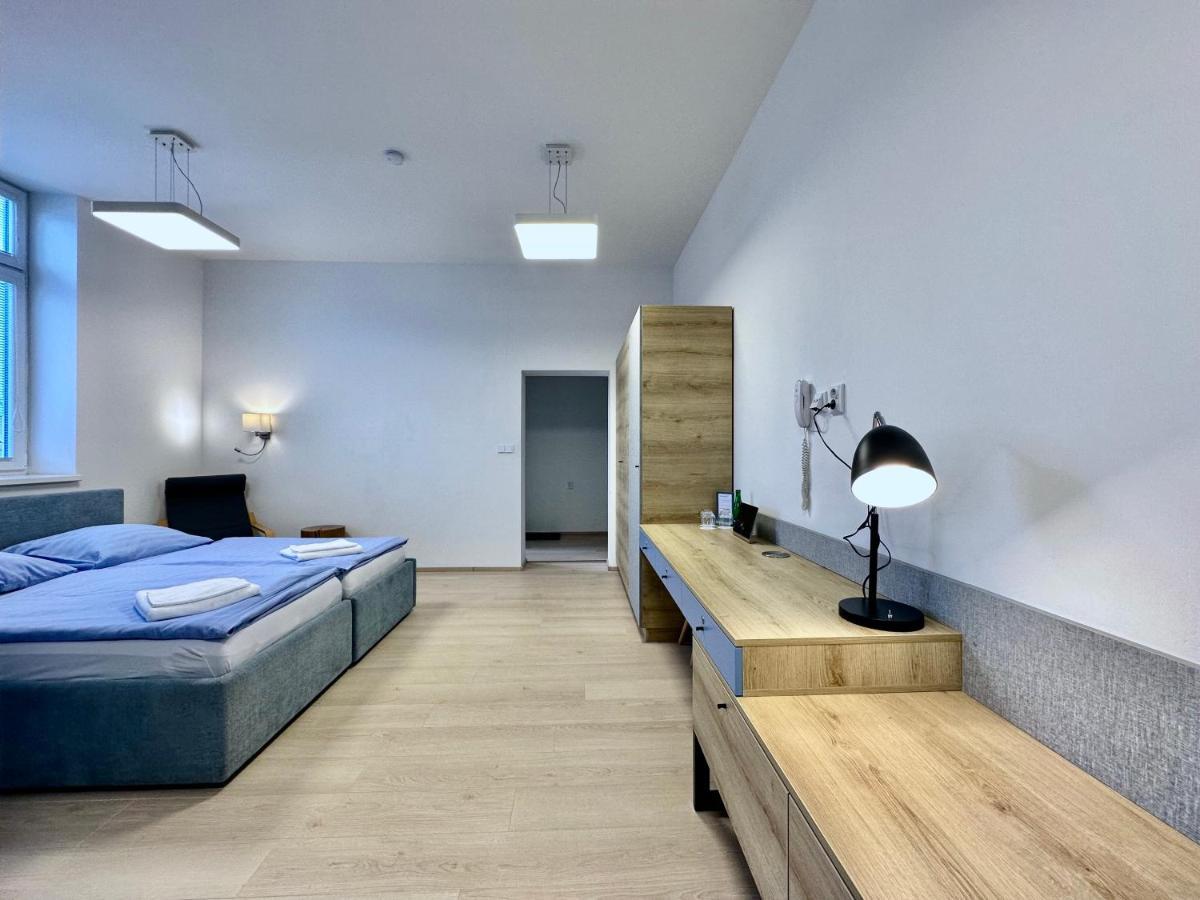 Dobre Misto Hotel Кърнов Екстериор снимка
