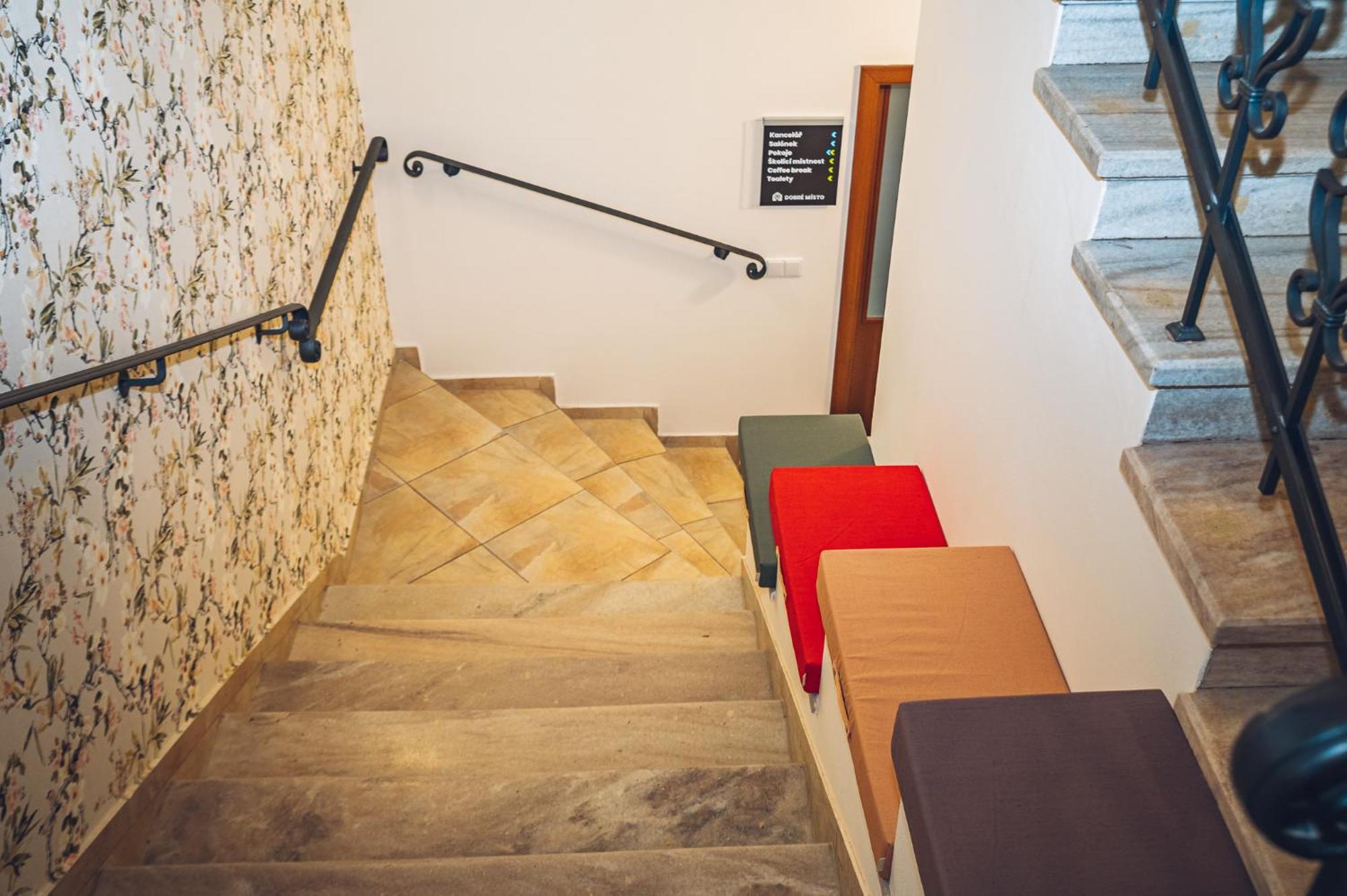 Dobre Misto Hotel Кърнов Екстериор снимка