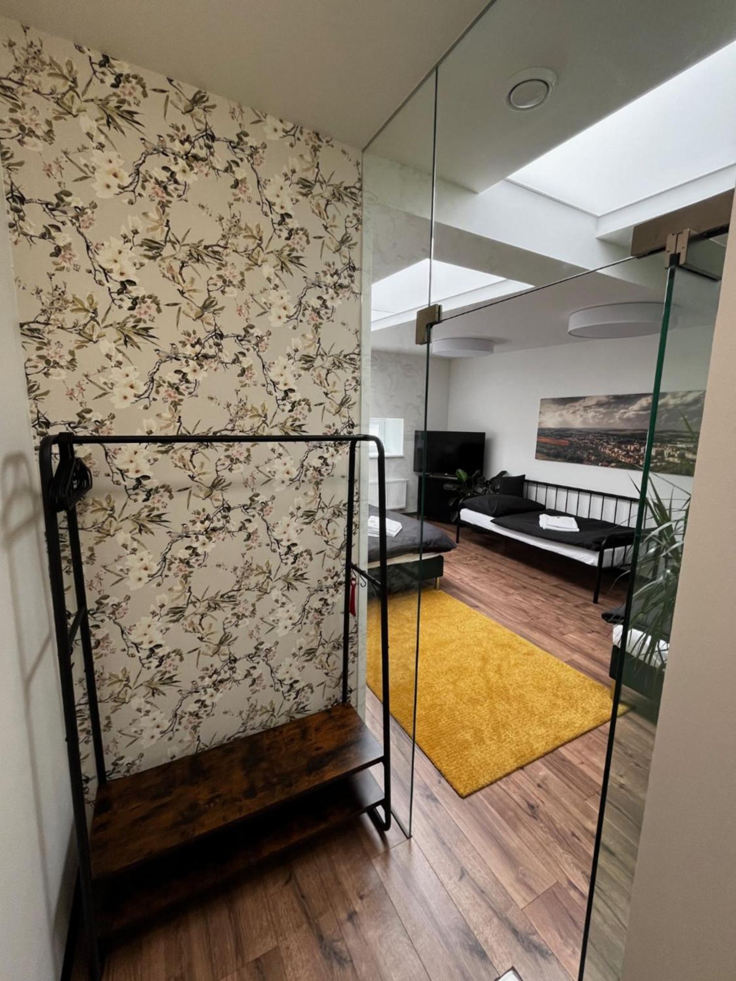 Dobre Misto Hotel Кърнов Екстериор снимка