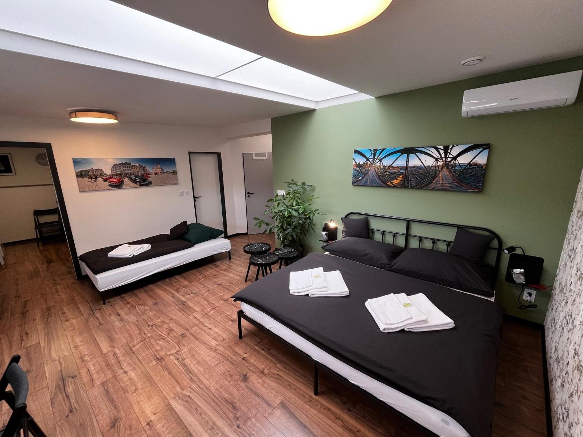 Dobre Misto Hotel Кърнов Екстериор снимка