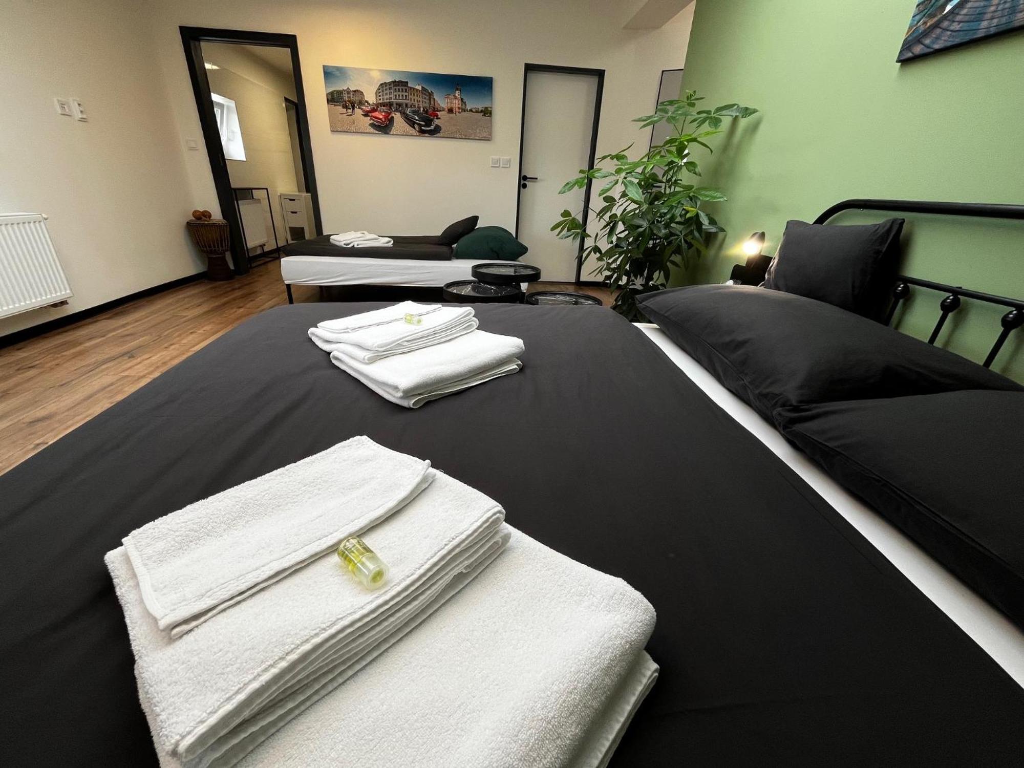 Dobre Misto Hotel Кърнов Екстериор снимка