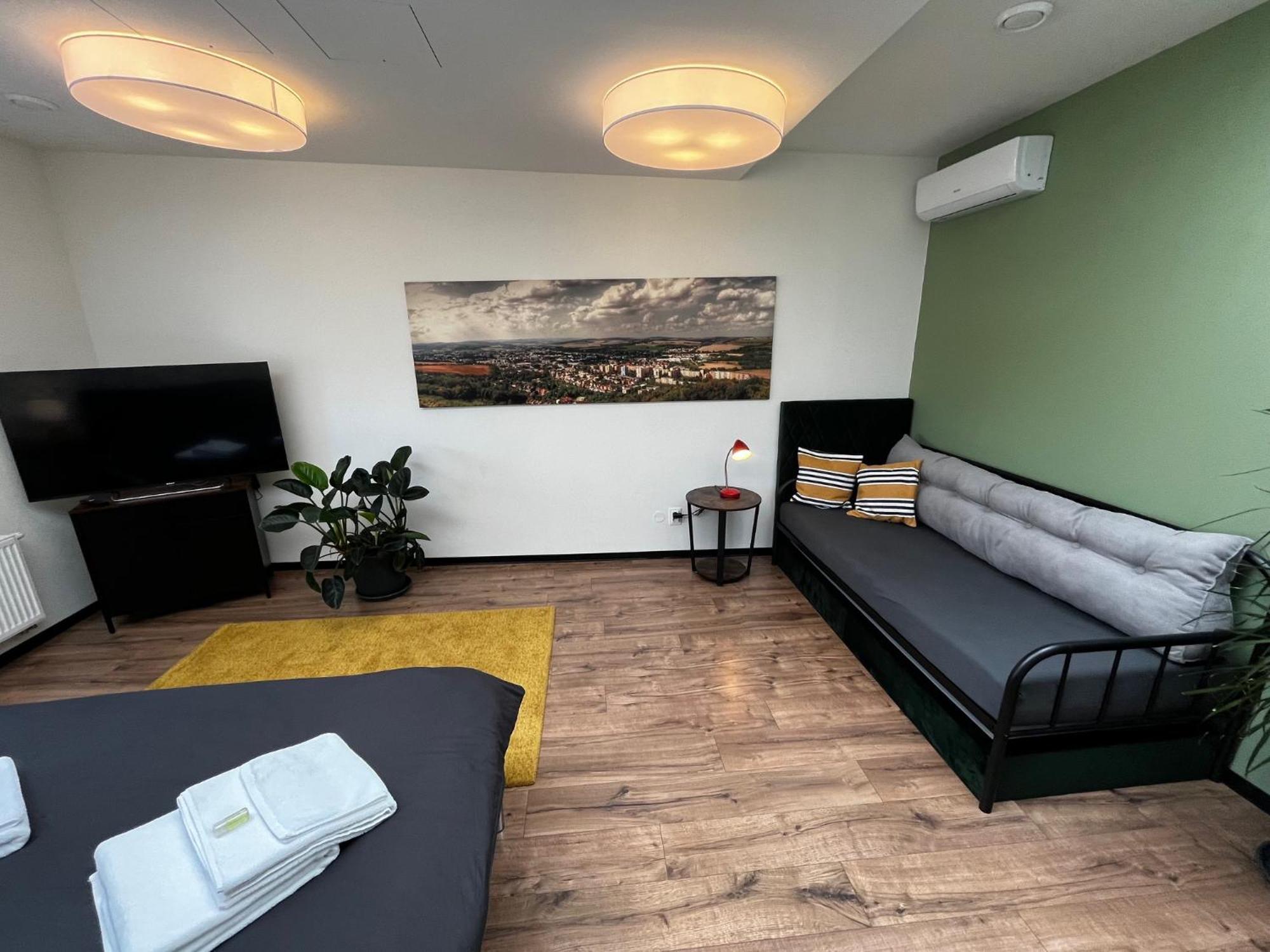 Dobre Misto Hotel Кърнов Екстериор снимка