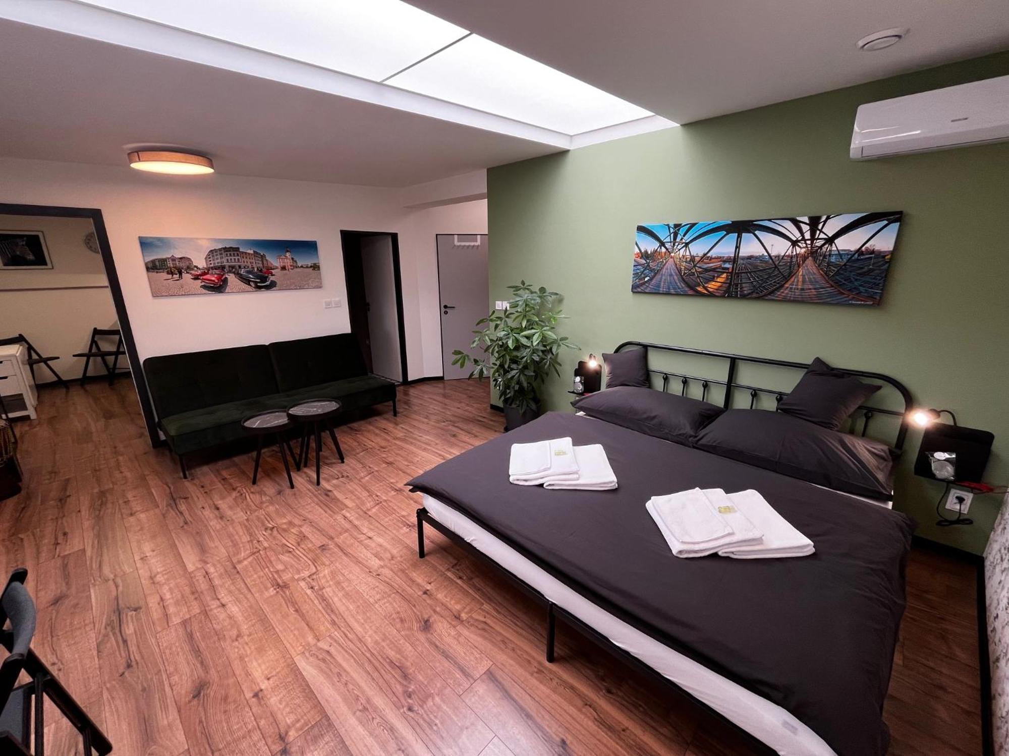 Dobre Misto Hotel Кърнов Екстериор снимка